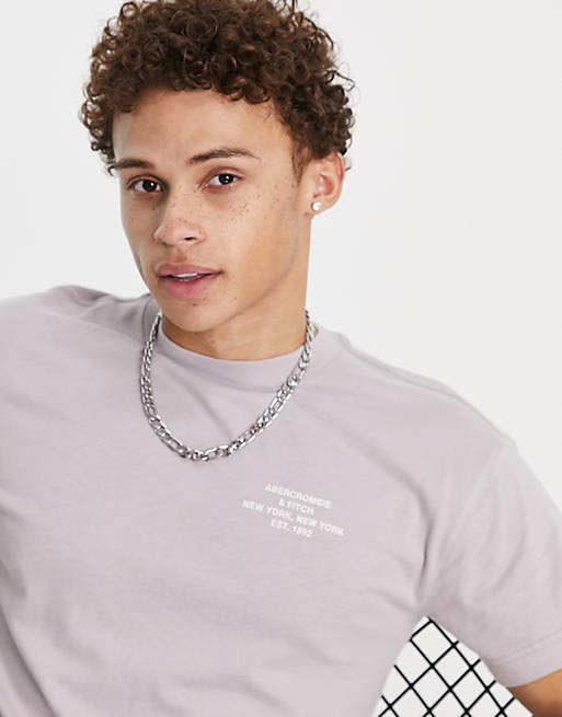 Hombre Other | Camiseta lila holgada con logo pequeño de dirección de Abercrombie & Fitch - SI02929