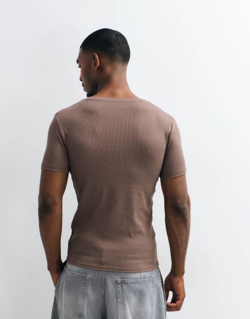 Camiseta marrón básica ajustada de canalé de ASOS DESIGN, 4 de 5