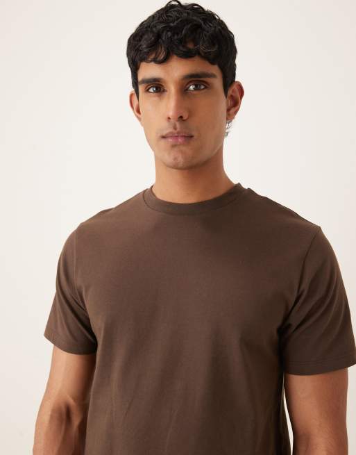 Camiseta marrón básica de corte estándar Essentials de ASOS DESIGN, 5 de 5