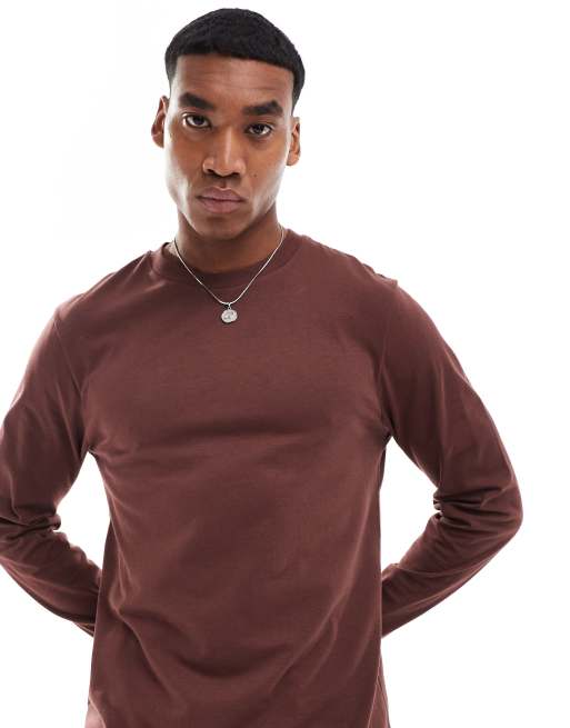 Camiseta marrón básica de manga larga con cuello redondo de ASOS DESIGN