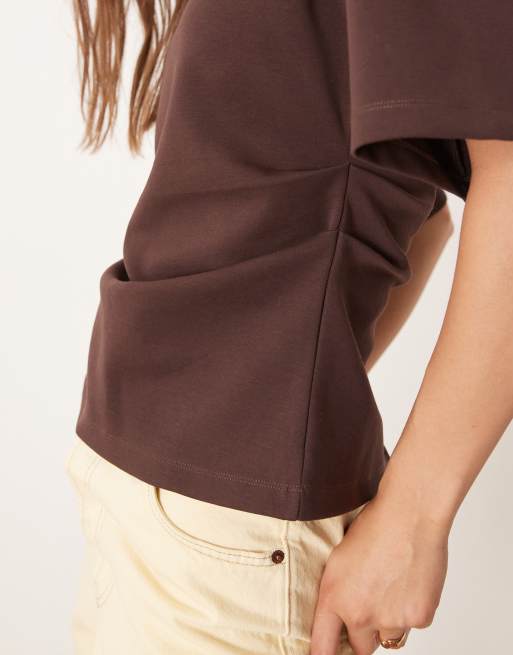Camiseta marrón chocolate con cintura estilo corsé de tejido entrelazado de ASOS DESIGN, 3 de 4