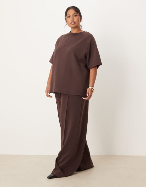 Camiseta marrón chocolate con mangas raglán de punto entrelazado de ASOS DESIGN Curve (parte de un conjunto), 2 de 4