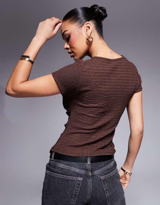 Camiseta marrón chocolate de manga corta con botones de tejido texturizado de ASOS DESIGN, 2 de 4