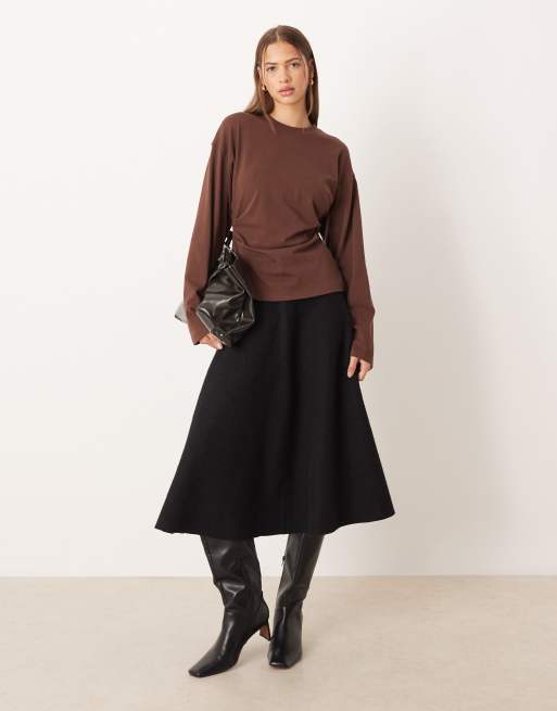Camiseta marrón chocolate de manga larga con cintura estilo corsé de ASOS DESIGN, 2 de 4