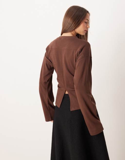Camiseta marrón chocolate de manga larga con cintura estilo corsé de ASOS DESIGN, 4 de 4