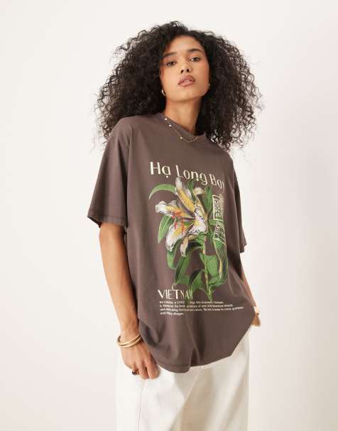 Camiseta marrón chocolate extragrande con estampado de flores vietnamitas de ASOS DESIGN - view 1