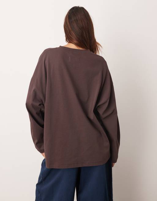 Camiseta marrón chocolate extragrande de manga larga de algodón de ARRANGE, 4 de 4