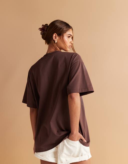 Camiseta marrón chocolate lavado extragrande con bordado gráfico cósmico de ASOS DESIGN, 3 de 4
