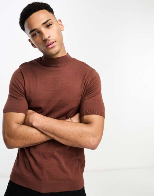 Camiseta marrón con cuello alzado de punto ligero de algodón de ASOS DESIGN