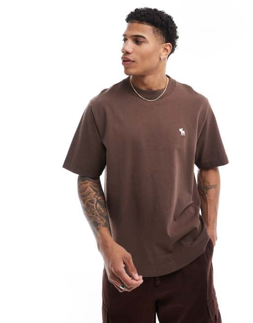Camiseta marrón con logo de silicona premium de Abercrombie & Fitch