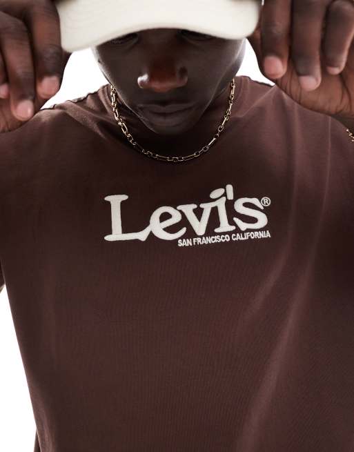 Camiseta marrón con logo retro en el pecho exclusiva de Levi's x ASOS, 3 de 4