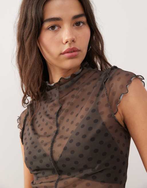 Camiseta marrón de cuello alto con diseño encogido y estampado de lunares de COLLUSION, 2 de 4