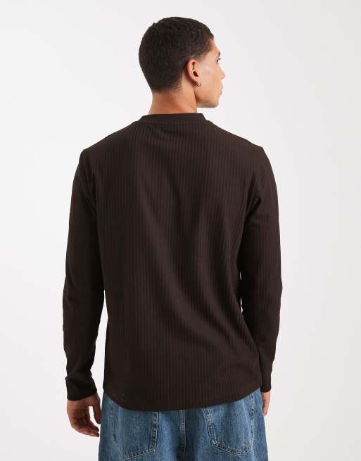Camiseta marrón de manga larga con cuello redondo de tejido texturizado de ASOS DESIGN, 3 de 5