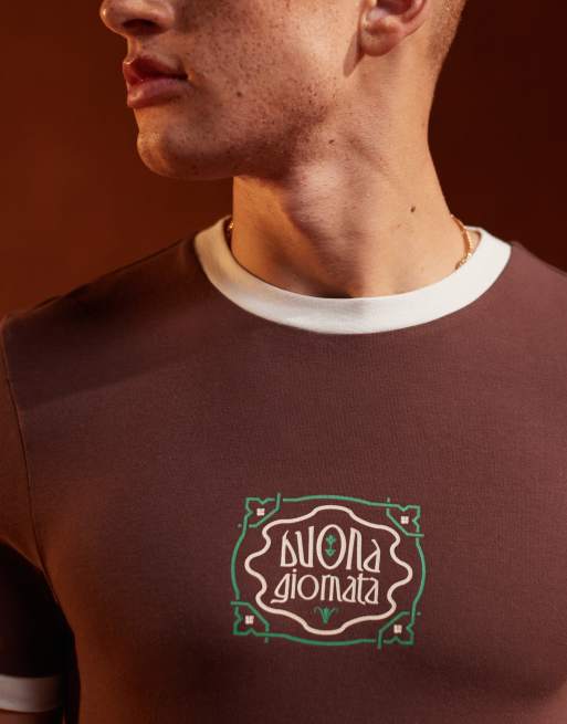 Camiseta marrón entallada con ribetes y estampado de texto en el pecho de ASOS DESIGN, 5 de 5