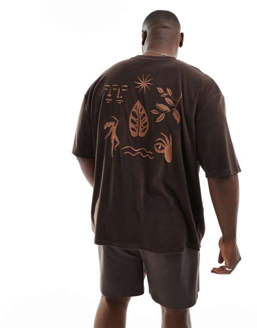 Camiseta marrón extragrande con bordado abstracto en la espalda de tejido de rizo de ASOS DESIGN
