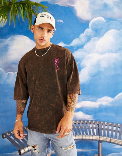 Camiseta marrón extragrande con bordado de lagarto en el pecho de ASOS DESIGN