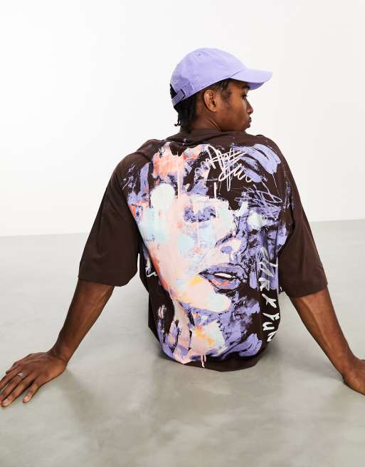 Camiseta marrón extragrande con estampado artístico abstracto en la parte trasero de ASOS Dark Future