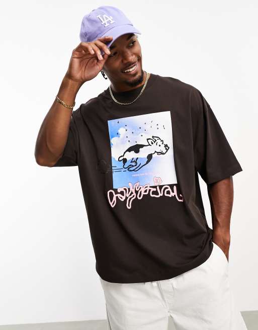 Camiseta marrón extragrande con estampado de dibujo en la parte delantera de ASOS Daysocial