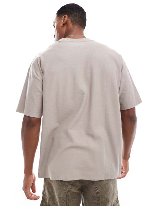 Camiseta marrón extragrande con estampado de flores en el pecho de tejido texturizado de ASOS DESIGN, 2 de 4