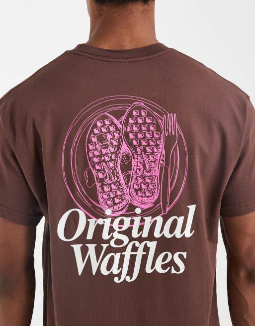 Camiseta marrón extragrande con estampado en la espalda "Original Waffles" de Nike, 3 de 5