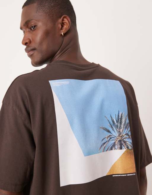 Camiseta marrón extragrande con estampado gráfico de paisaje en la espalda de ASOS DESIGN, 2 de 4