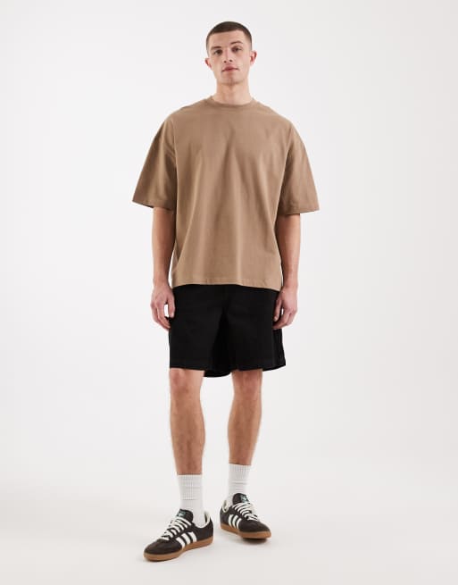 Camiseta marrón extragrande con hombros caídos de tejido grueso de ASOS DESIGN , 2 de 5