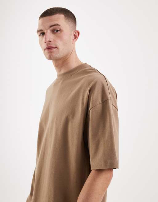 Camiseta marrón extragrande con hombros caídos de tejido grueso de ASOS DESIGN , 4 de 5