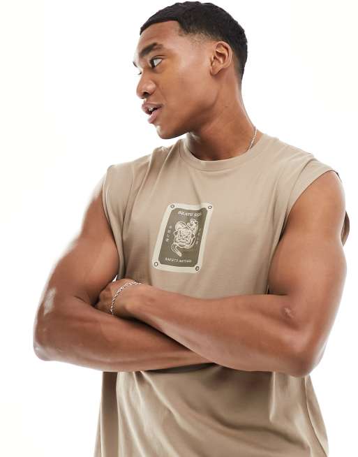 Camiseta marrón extragrande sin mangas con estampado floral en el pecho de ASOS DESIGN