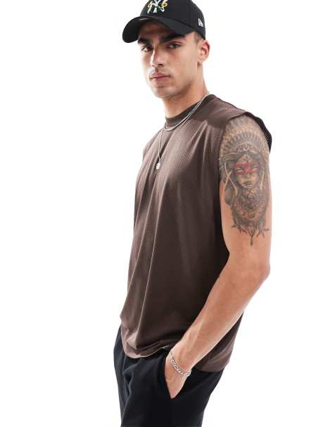 Camiseta marrón extragrande sin mangas de malla deportiva de ASOS DESIGN - view 1