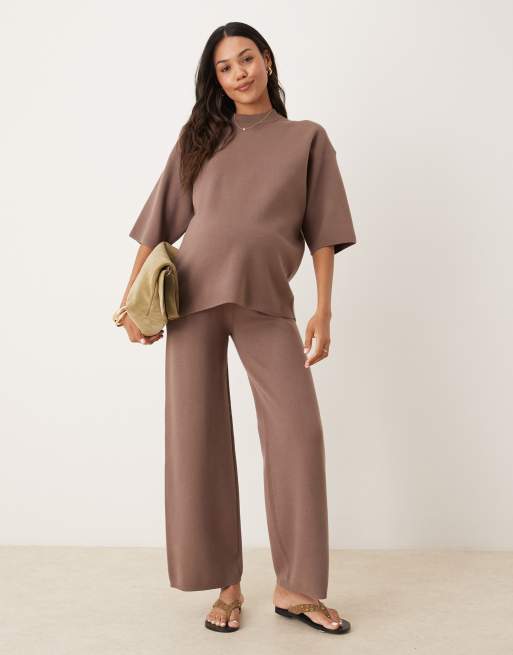 Camiseta marrón moca extragrande y estructurada de punto de ASOS DESIGN Maternity, 4 de 4