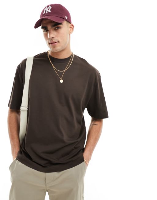 Camiseta marrón oscuro extragrande con estampado de dibujo lineal de flores en la espalda de ASOS DESIGN, 2 de 4