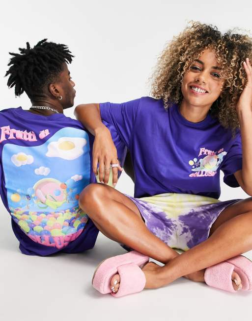 Camiseta morada con estampado 