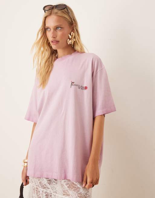 Camiseta morada de corte boyfriend con estampado floral en la espalda de ASOS DESIGN, 2 de 4