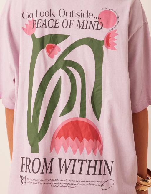 Camiseta morada de corte boyfriend con estampado floral en la espalda de ASOS DESIGN, 3 de 4