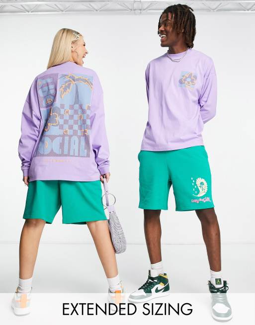 Camiseta morada extragrande unisex de manga larga con estampado gráfico de palmera en la espalda de ASOS Daysocial