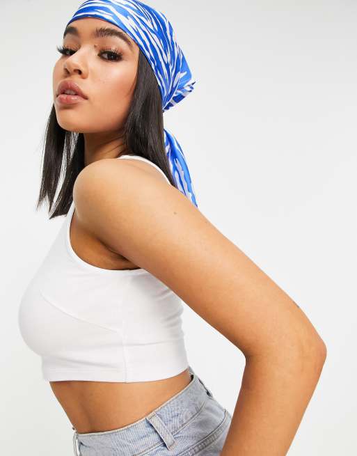 Camiseta muy corta blanca sin mangas con cuello alto de ASOS DESIGN, 3 de 4