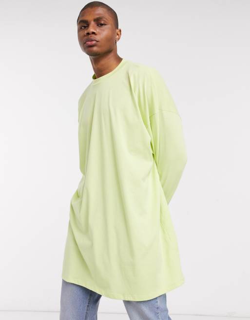 Camiseta muy extragrande y larga de manga larga en verde de ASOS DESIGN