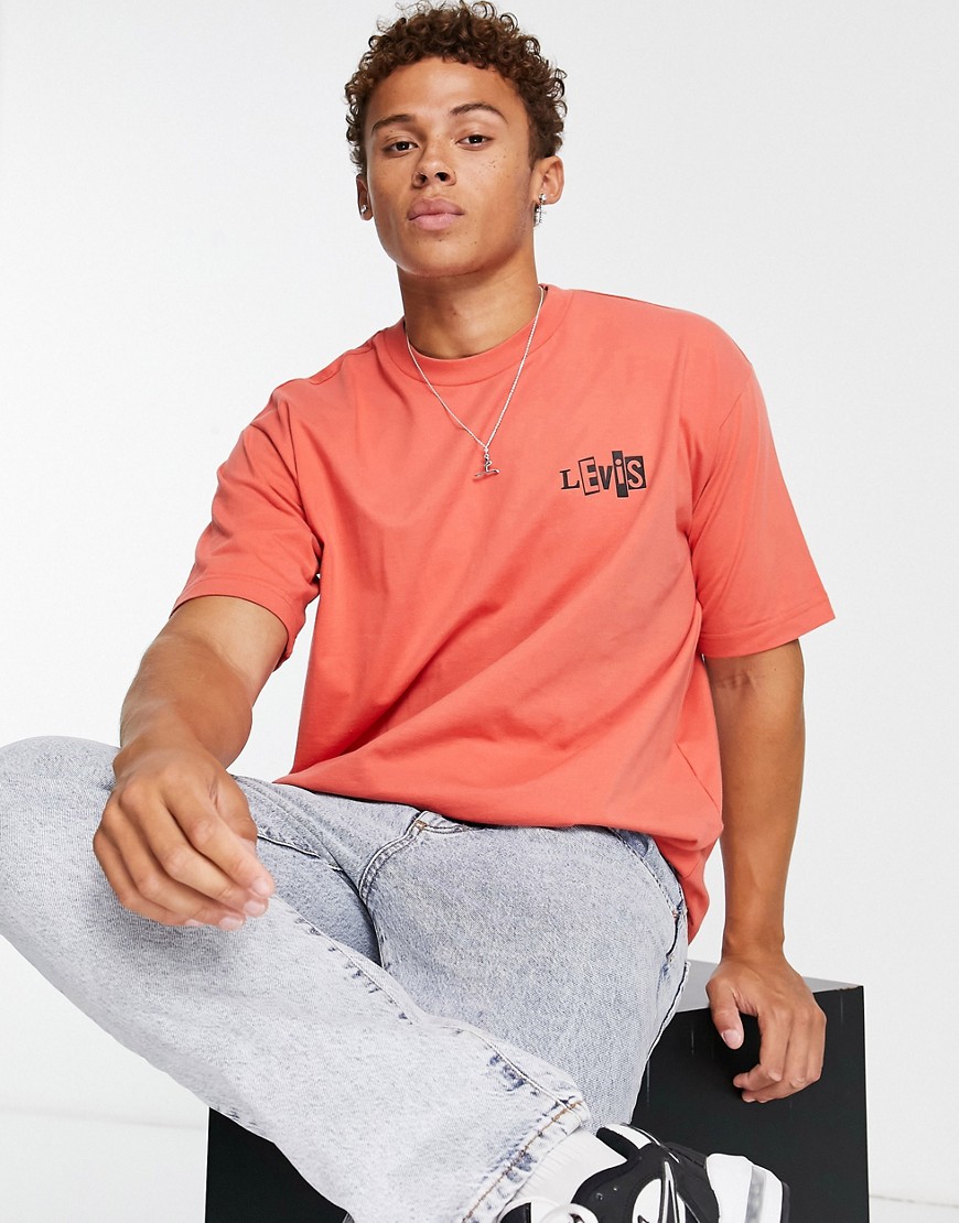 camiseta naranja con logo pequeño de levi's skateboarding