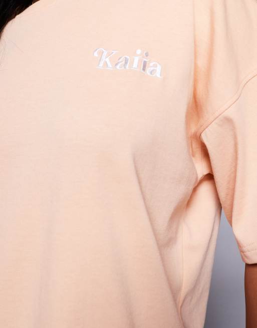 Camiseta naranja melocotón extragrande con estampado de chanclas y texto "Capri" en la espalda de tejido rico en algodón de Kaiia  , 3 de 4