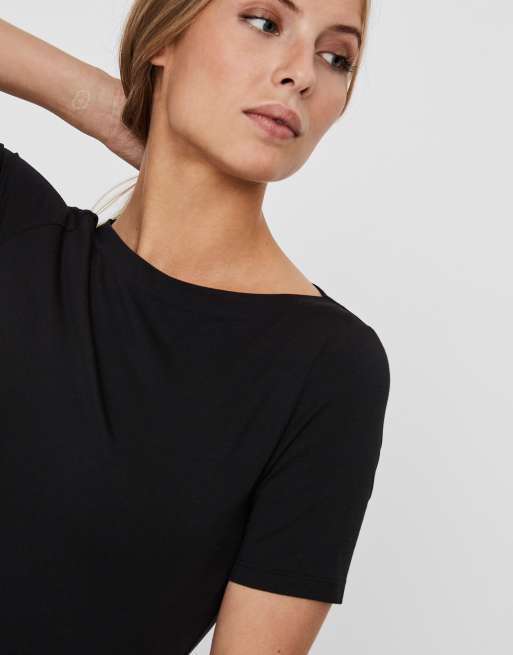 Camiseta negra ajustada con cuello barco de Vero Moda, 3 de 4