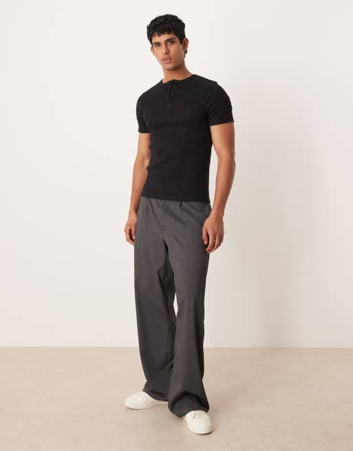 Camiseta negra ajustada con cuello panadero de canalé muy grueso de ASOS DESIGN, 2 de 5