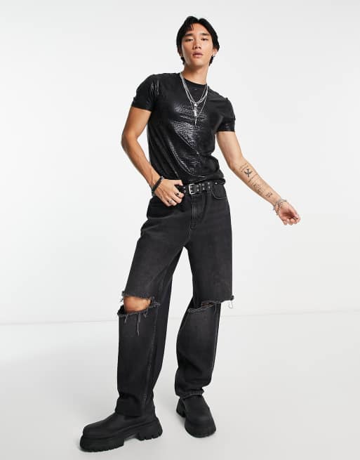 Camiseta negra ajustada con estampado efecto piel de cocodrilo de cuero sintético de ASOS DESIGN , 2 de 4