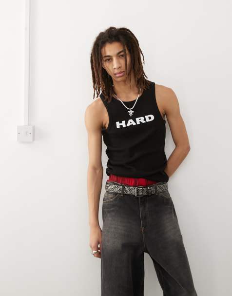 Camiseta negra ajustada sin mangas con texto "HARD" de canalé de COLLUSION - view 1