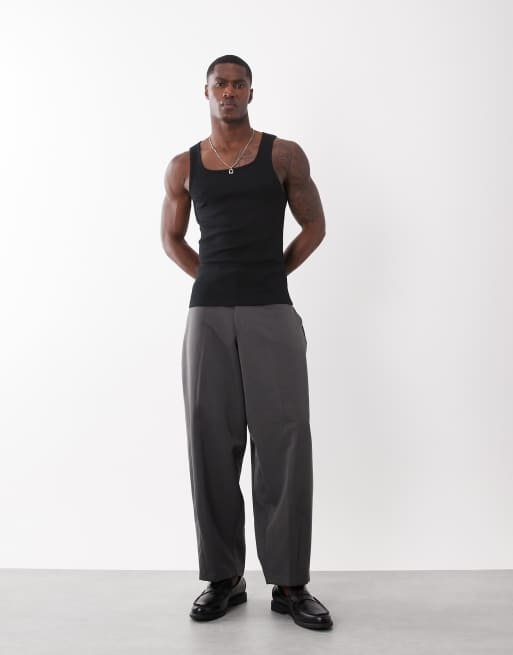 Camiseta negra básica ajustada de tirantes con cuello cuadrado de canalé de ASOS DESIGN, 3 de 5