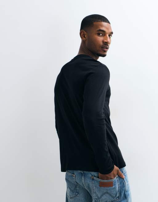 Camiseta negra básica de manga larga y corte estándar Essentials de ASOS DESIGN, 4 de 5