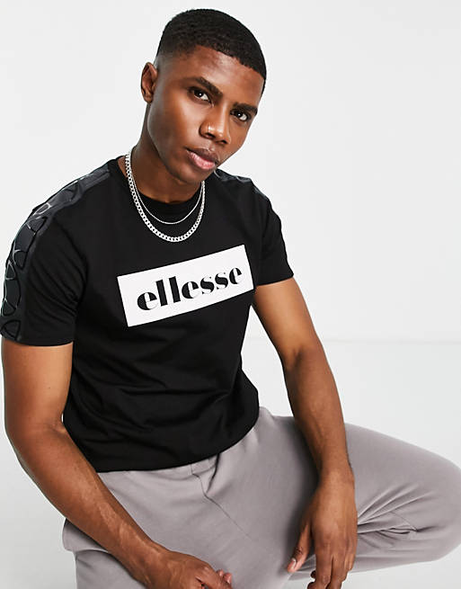 Hombre Other | Camiseta negra con banda con logo de ellesse - RE31576