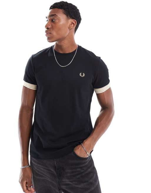 Camiseta negra con borde a rayas de Fred Perry