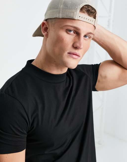 Camiseta negra de cuello alto new arrivals