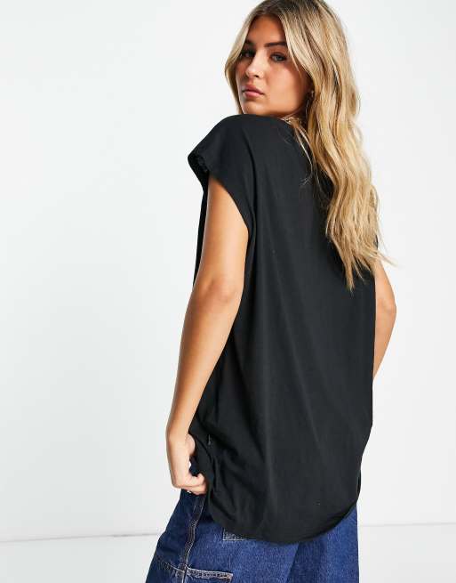 Camiseta negra con cuello ancho de Noisy May, 2 de 4