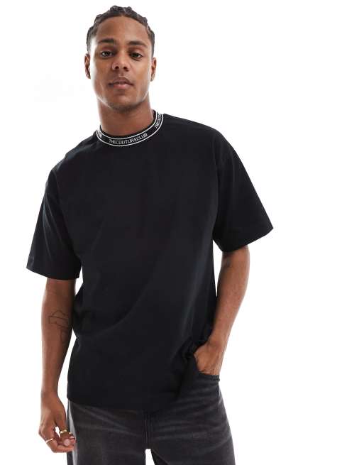 Camiseta negra con cuello de jacquard de The Couture Club 